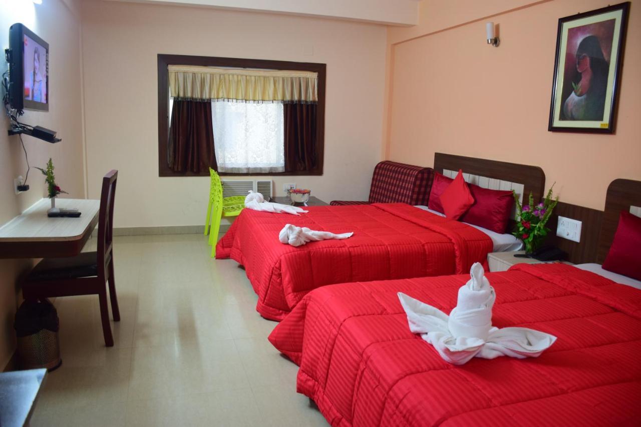 Hotel Landmark Пури Екстериор снимка