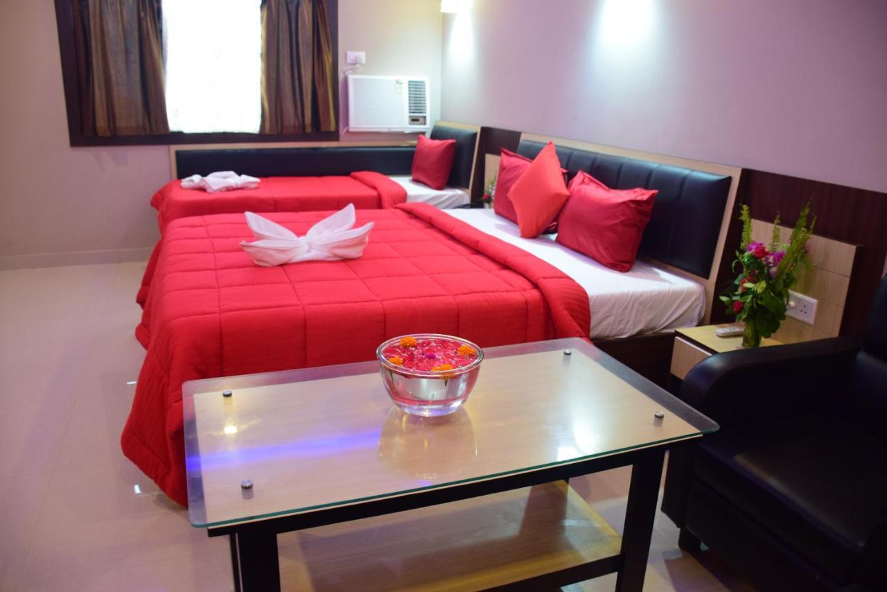 Hotel Landmark Пури Екстериор снимка