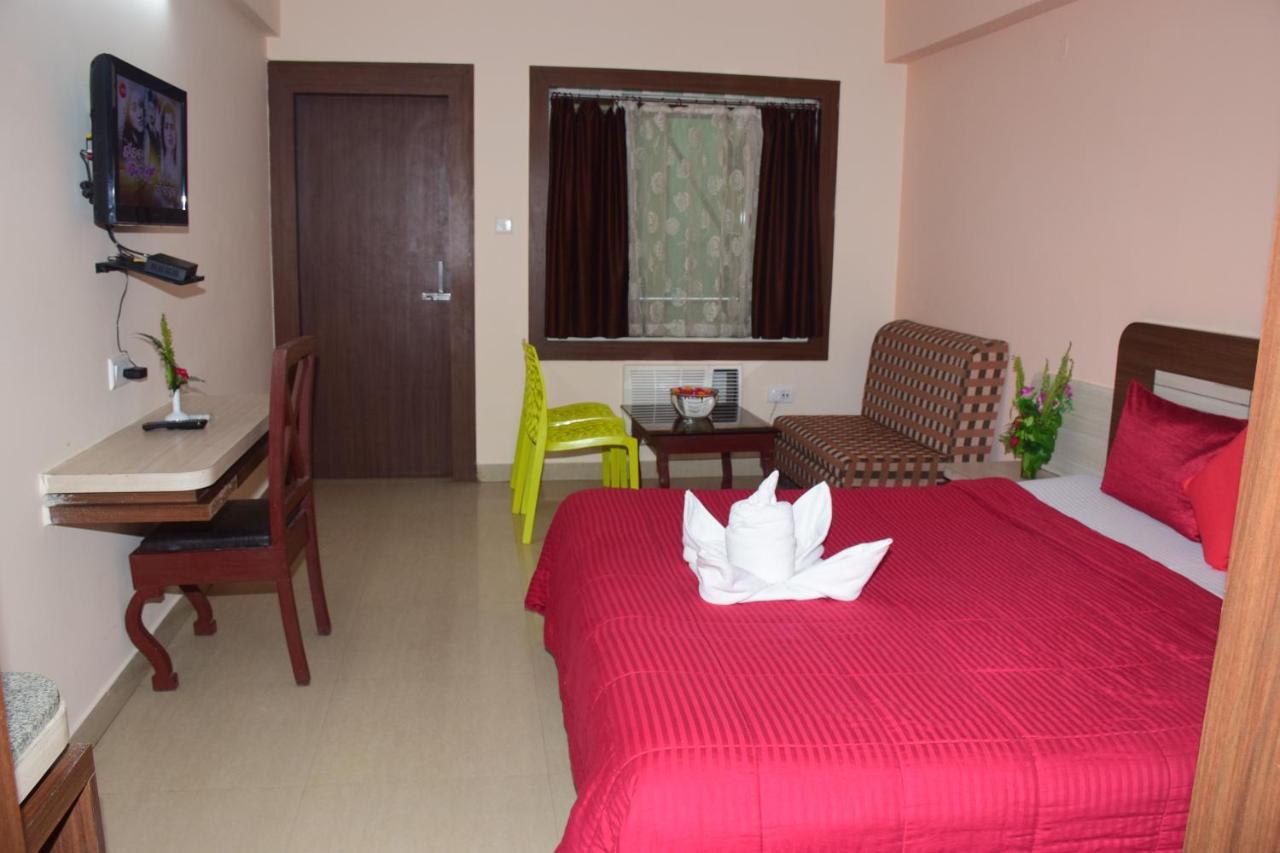 Hotel Landmark Пури Екстериор снимка